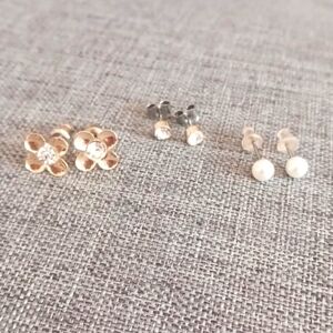 3 Pairs of Stud Earrings Golden Flowers Faux Pearl and Clear Crystal - Pre-loved